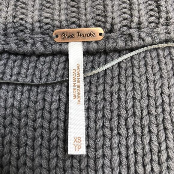 NWT Free People Alli Oversized V Neck Chunky Knit Sweater Titan Grey Size XS - Picture 2 of 7